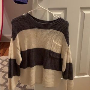 Sweater. American Eagle size S.